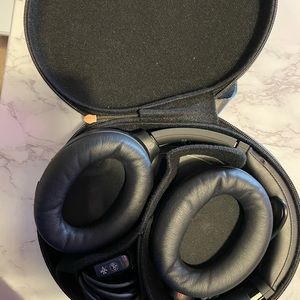 Sony WH-1000Xm4 Noise canceling headphones New